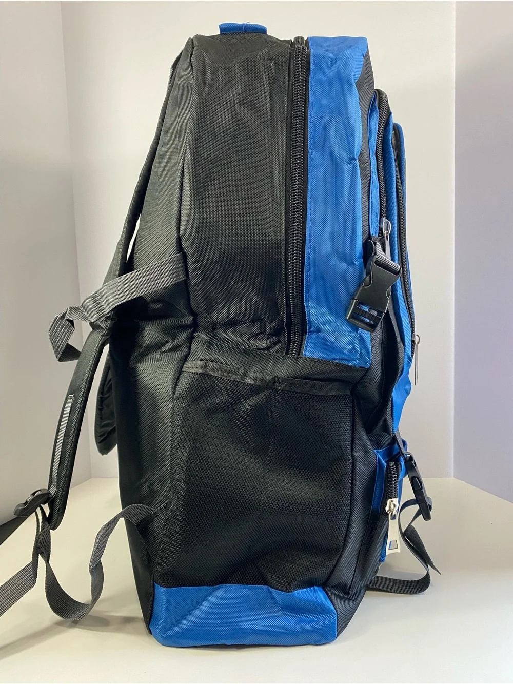 Torelli Blue Black Backpack with 2 beach lawn Mats Set